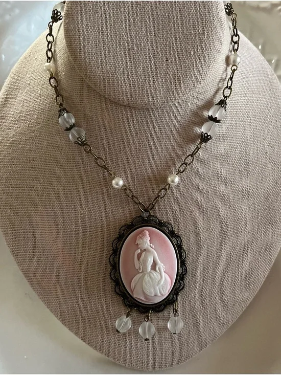 Marie Antoinette Pink Cameo Necklace Vintage Matte Czech Glass & Brass Chain - Picture 12 of 16